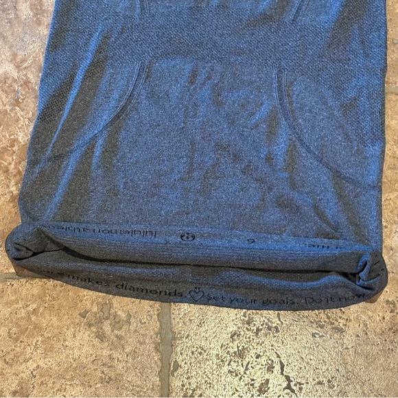 LULULEMON Women Gray Swiftly Tech Short Sleeve Shirt Size 6 - Picture 7 of 8